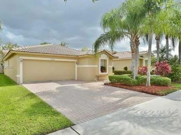16410 Sapphire Bnd — Photo 1
