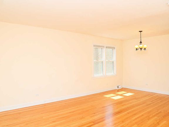 3rd image of 6506 N Northwest Hwy #2