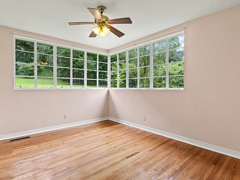 1473 Marion Ave — Photo 14