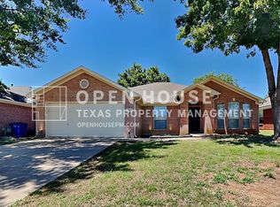 611 Coal Creek Dr, Mansfield, TX 76063