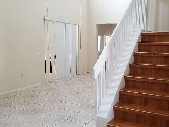 5th image of 554 Brentford Ct