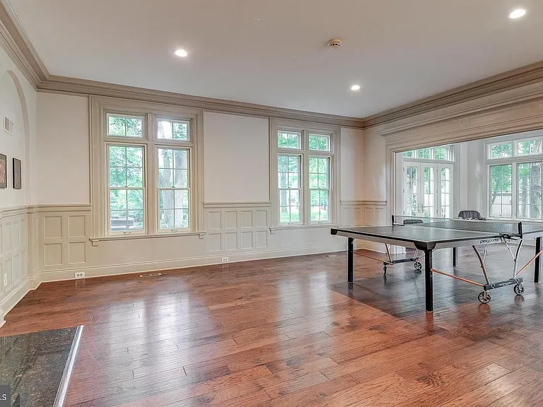 80 Sayre Dr — Photo 28