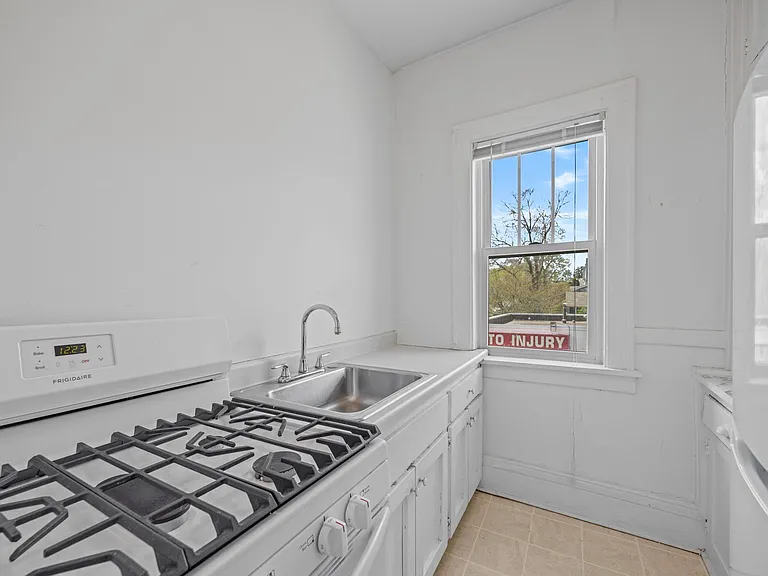 45 Lexington Pkwy S #14 — Photo 22
