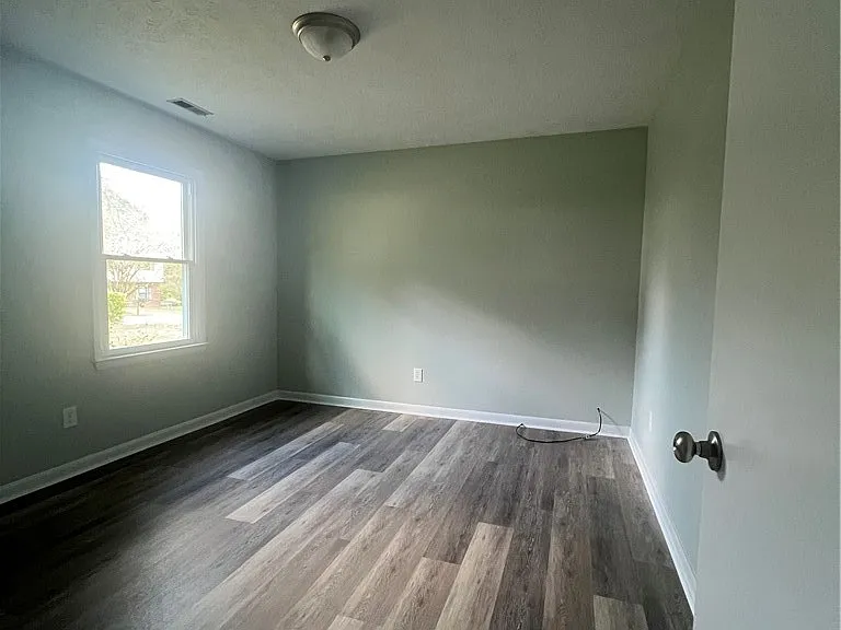 1215 Patrick Dr — Photo 32