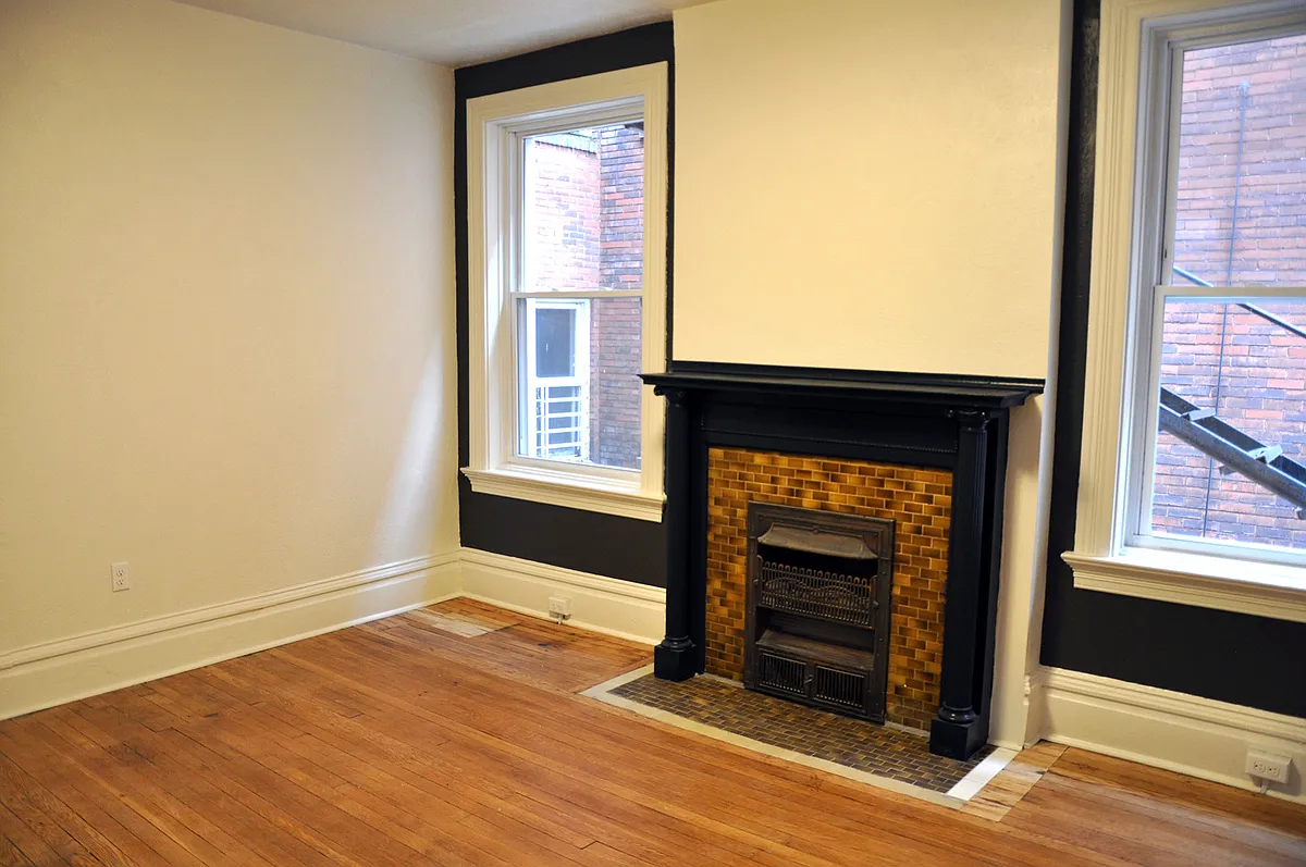 Photo 2 of 10 - 210 S Winebiddle St #4 - Pittsburgh, PA Building Photo - 210 S Winebiddle St #4