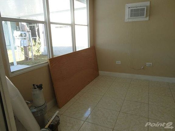 2nd bedroom or Office/Craft Room