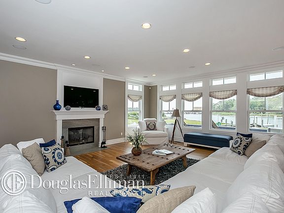 5th image of 5 Harbor Ln