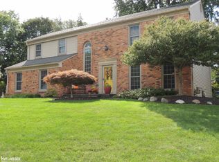 900 Ravine Terrace Dr, Rochester, MI 48307