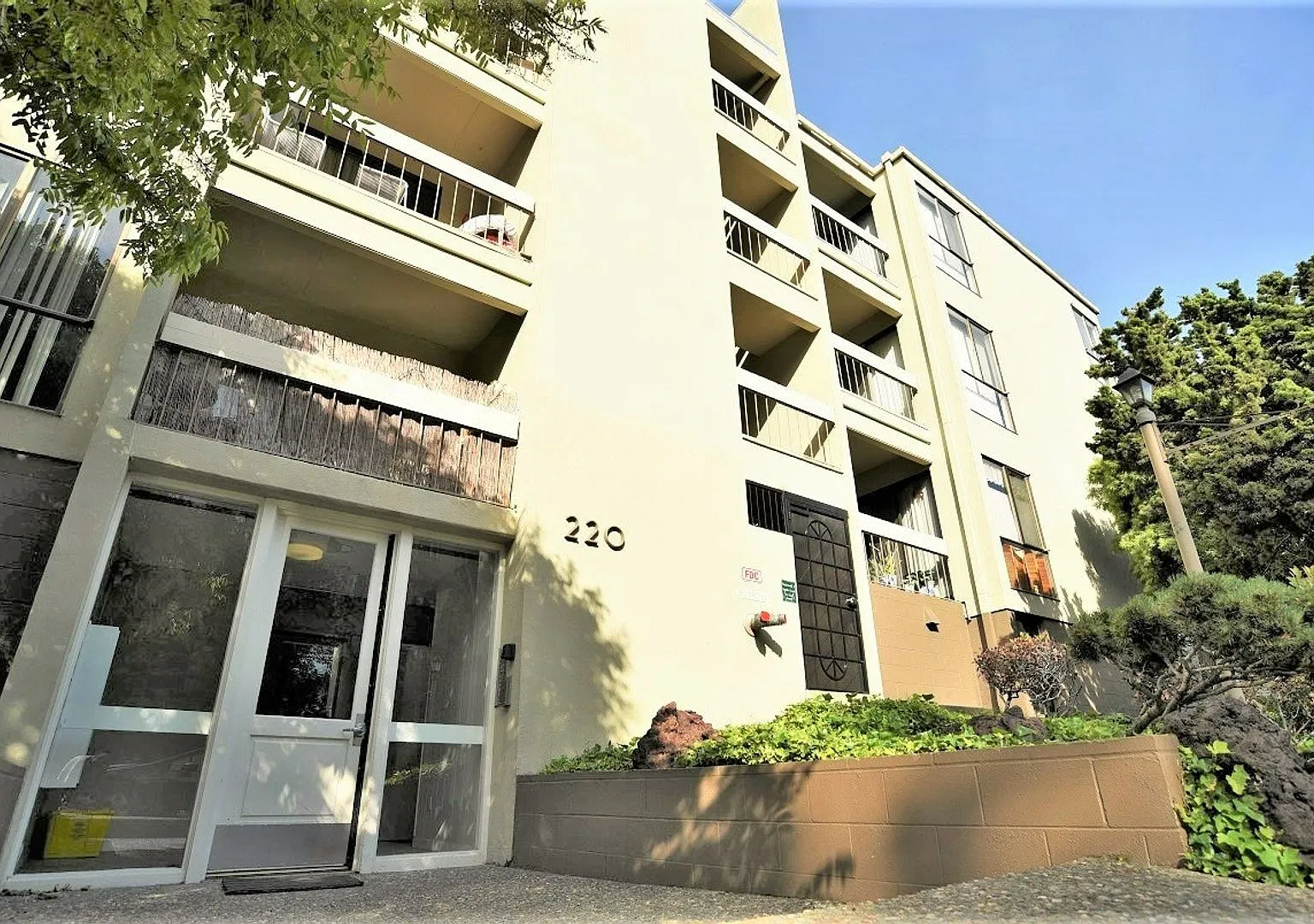 220 Perkins St. — Photo 3