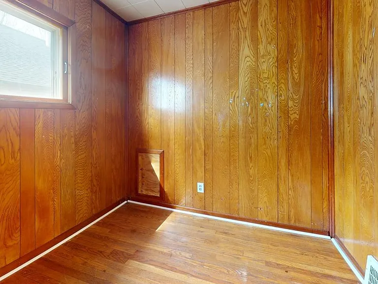 7903 Jeffries Ave — Photo 2