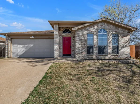 703 Valley Spring Dr, Arlington, TX 76018