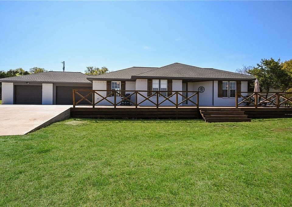 1st image of 605 Carriage Oaks Dr