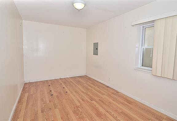 4th image of 115 Oxford Ave Unit G