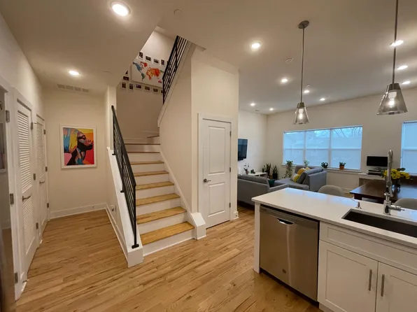 957 Shackamaxon St, Philadelphia, PA 19125