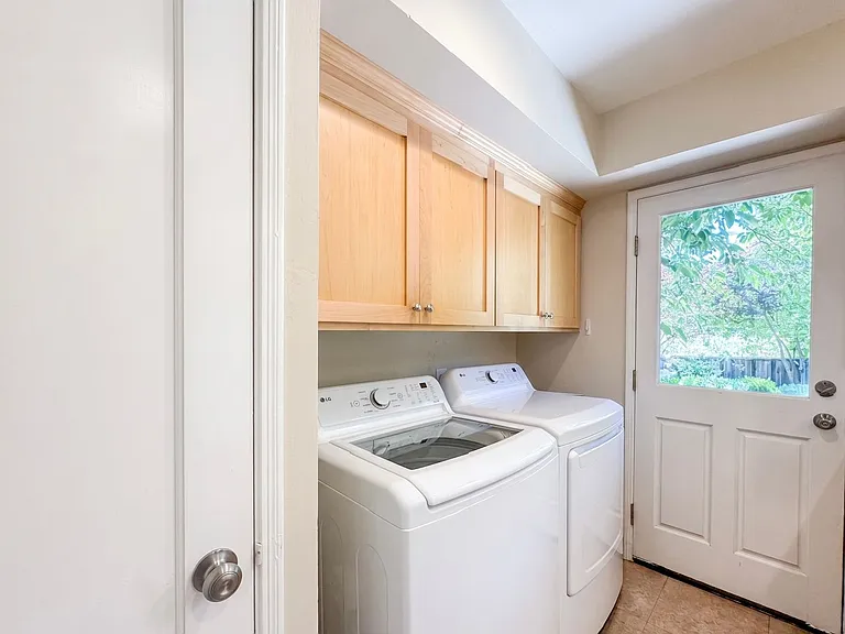 656 Evelyn Ct — Photo 9
