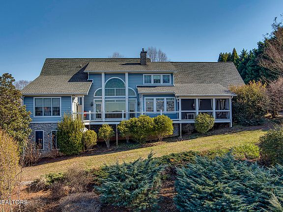 4th image of 103 Colonial Ct