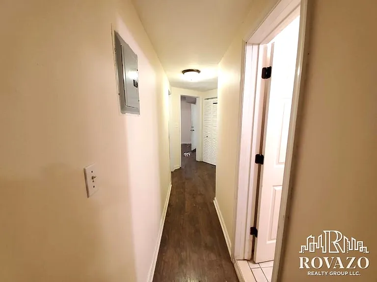 448-449 Avon Ave #2A — Photo 6