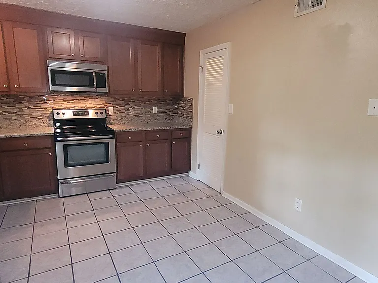 344 Susan Constant Dr — Photo 4