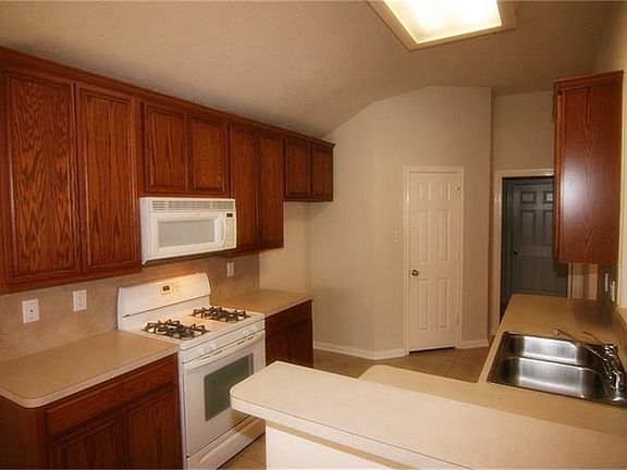 2nd image of 15814 Collinsville Dr