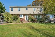 Windsor St-S2210-001.jpg