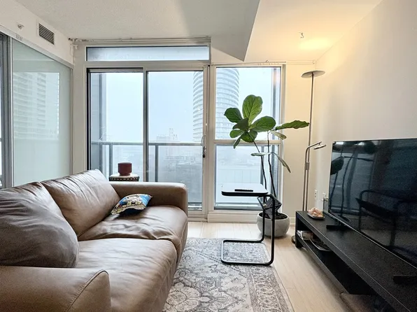 85 Queens Wharf Rd, Toronto, ON