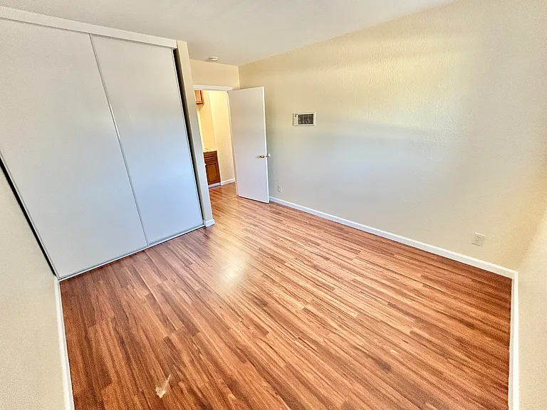 1160 N Broadway #14 — Photo 20