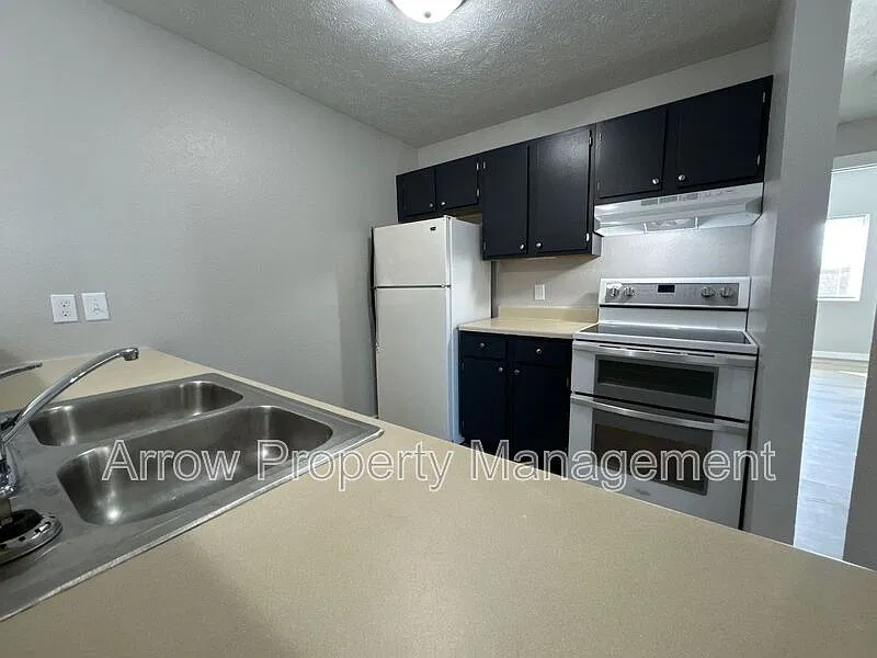 2 bed, 1.0 bath, 753 sqft, $795 — Photo 3