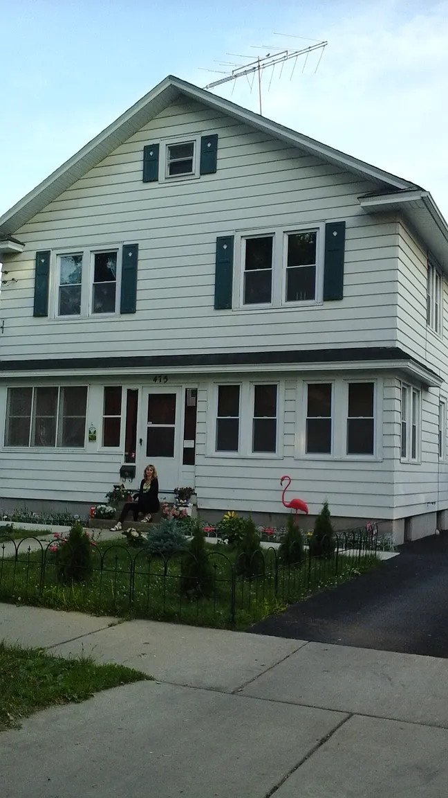 475 Ann St photo 1