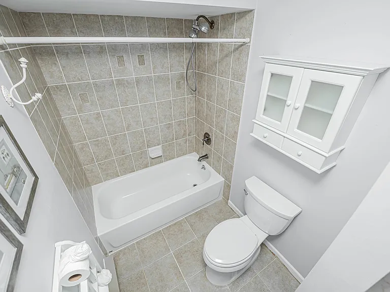 118 Amberly Dr #J — Photo 18