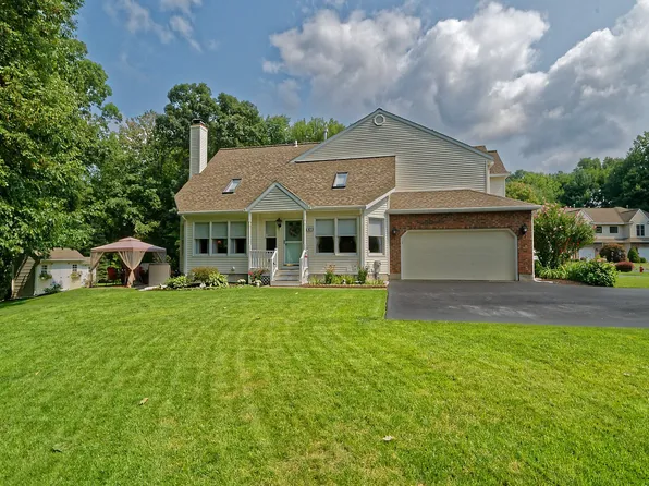 67 Westbury Ct, Clifton Park, NY 12065