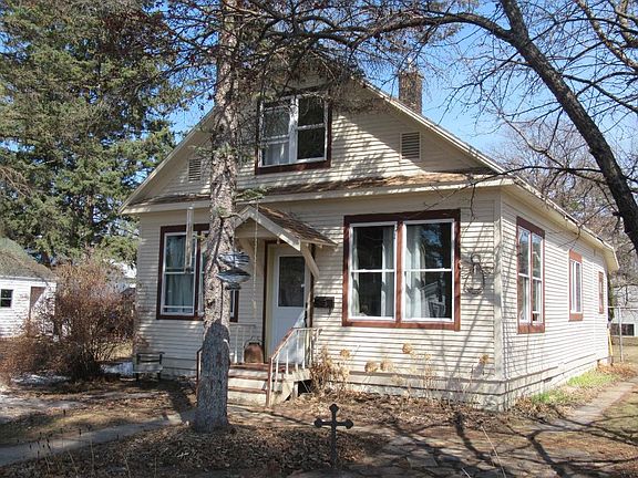 3rd image of 403 4th Ave NE
