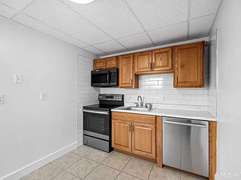 156 Garfield Ave — Photo 1