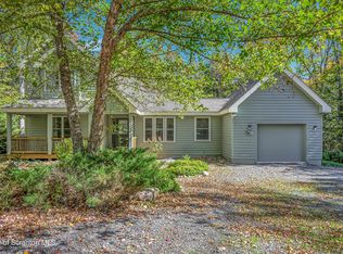 67 Bender Rd, Gouldsboro, PA 18424