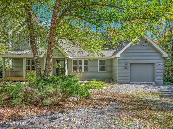 67 Bender Rd, Gouldsboro, PA 18424