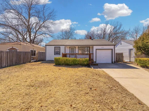 2957 E Glen Oaks Dr, Wichita, KS 67216
