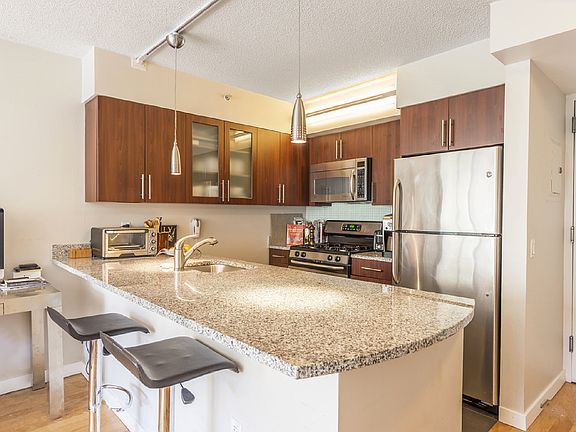 4th image of 555 W 23rd St APT S8f