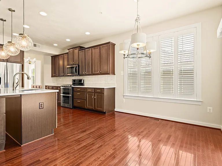 1112 Saxton Dr — Photo 11