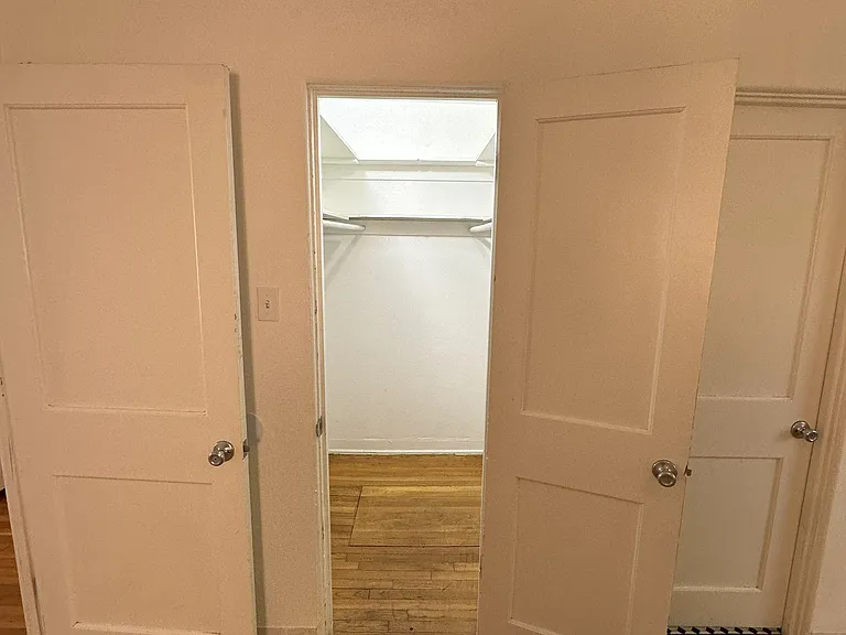 Courtyard on Vine — Photo 17