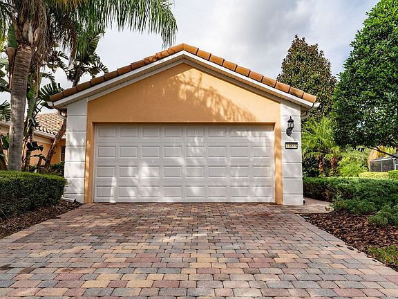 3rd image of 11888 Fiore Dr