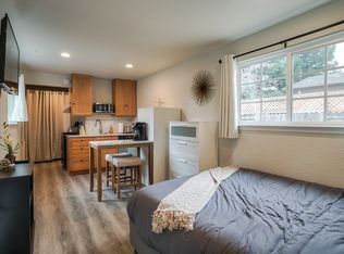 117 Fair Oaks Ave #B, Mountain View, CA 94040