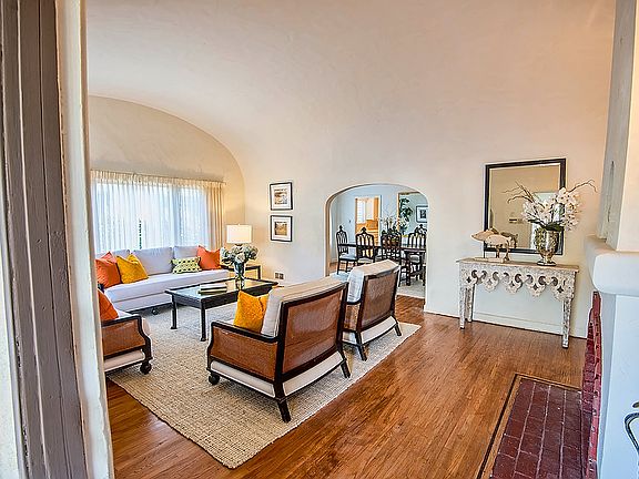 3rd image of 455 N Poinsettia Pl