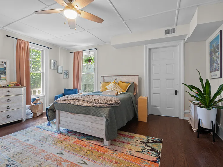 1 Franklin Pl #2 — Photo 3