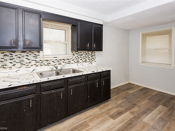 5th image of 10413 Avon Ave