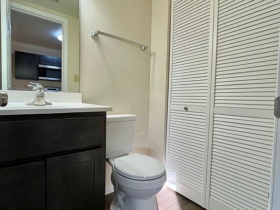 4th image of 207 Eldon St Unit 21