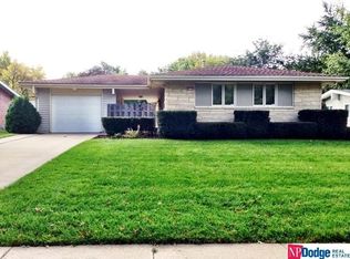 8707 Grand Ave, Omaha, NE 68134