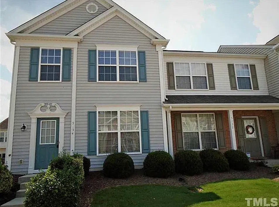 3 bed, 2.5 bath, 1386 sqft, $1,525 — Photo 2