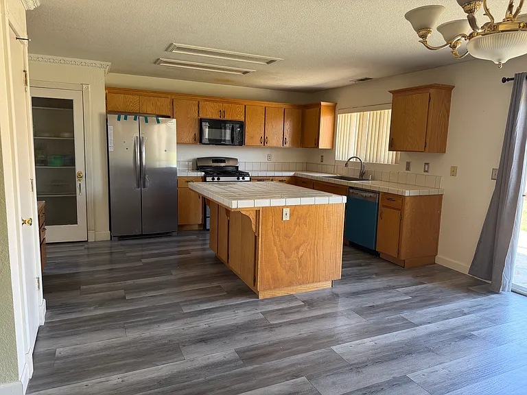 4124 Utica Ct — Photo 4