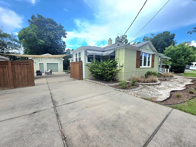 1010 E Maxwell St — Photo 24
