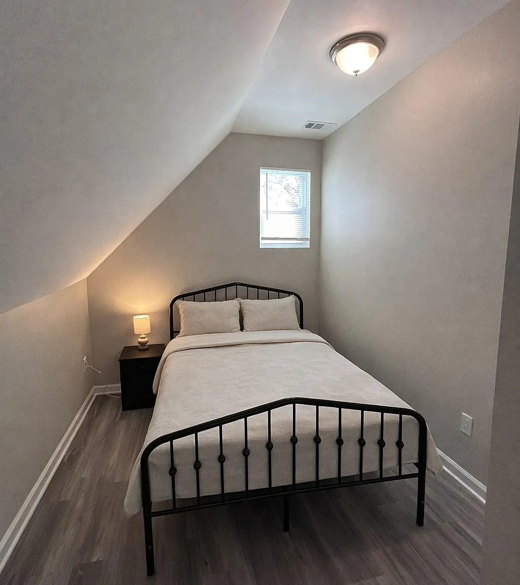 4 bed, 7.0 bath, 2000 sqft, $1,070 — Photo 1