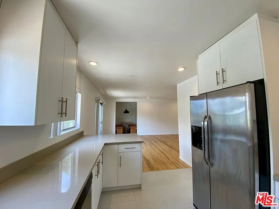 3 bed, 2.0 bath, 1264 sqft, $3,758 — Photo 2